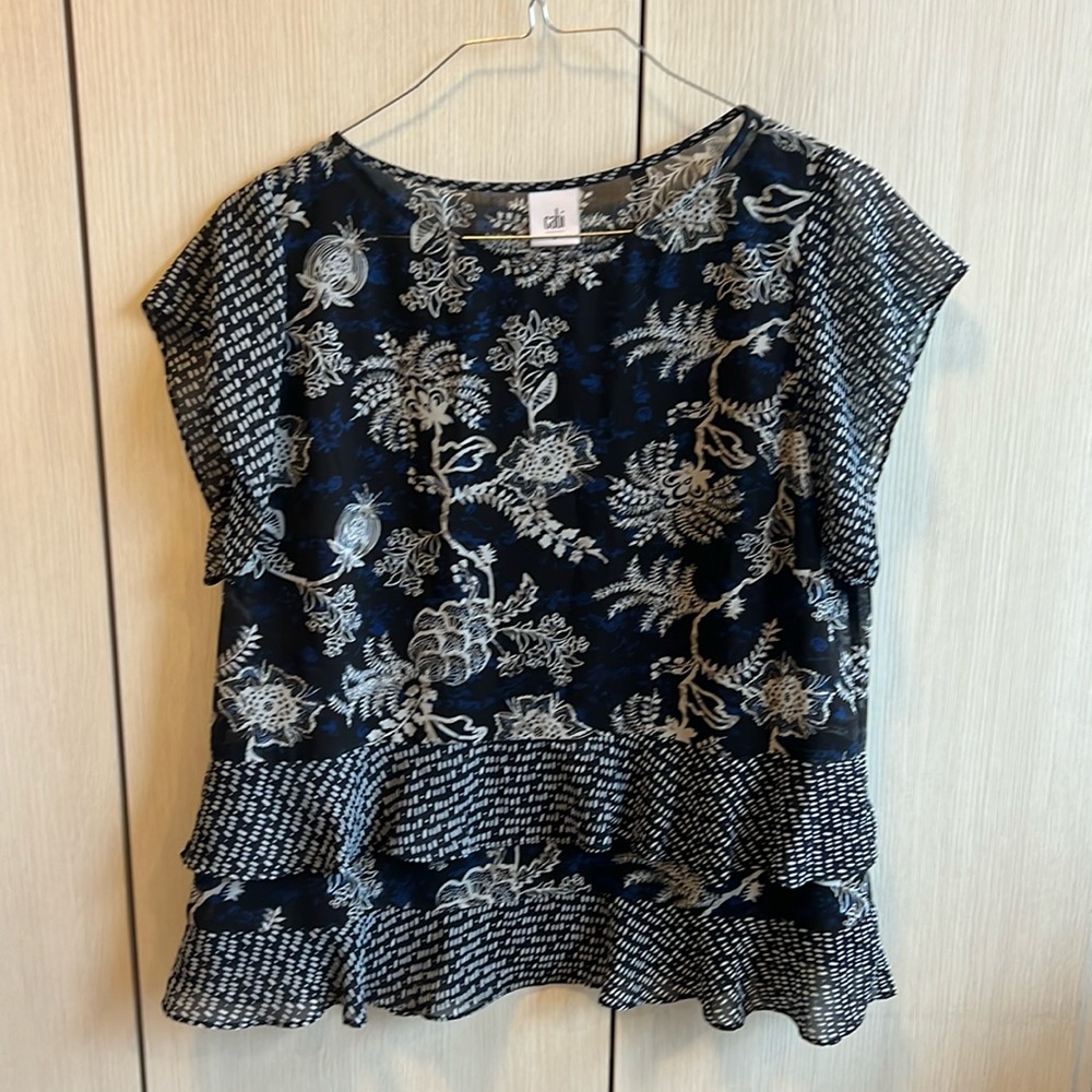 Cabi black blue blouse, lined in front, ruffle hem, short sleeve
